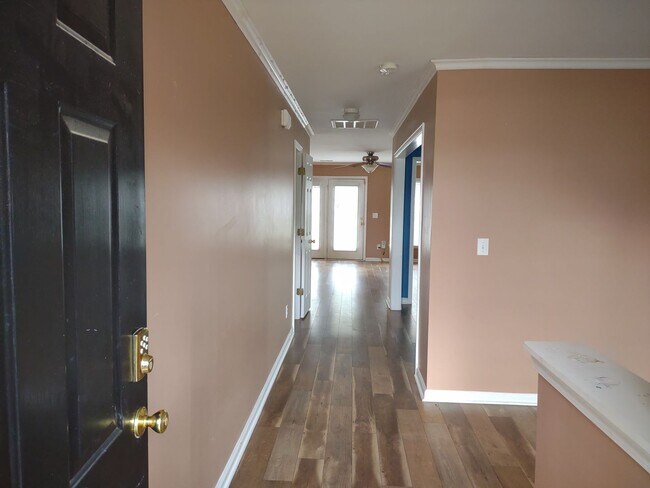 Foto del edificio - Outstanding Four Bedroom Home Approximately Ten Minutes Away from Ft. Jackson!