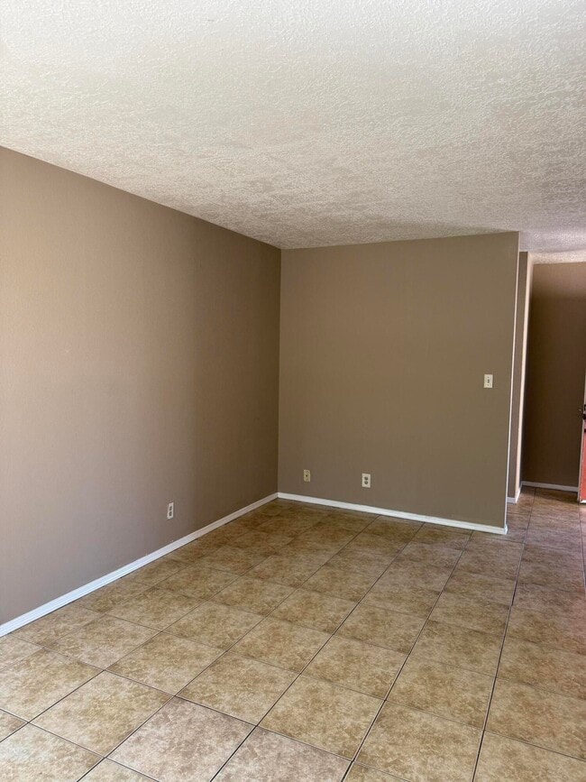 Building Photo - 1540 Glendale Ct SE