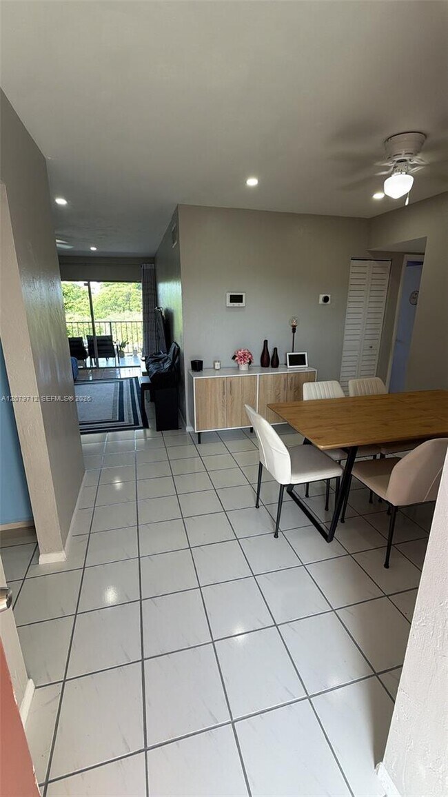 Foto del edificio - 13715 Kendale Lakes Cir
