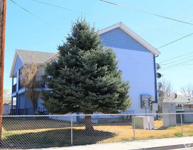 Building Photo - 1009 F St