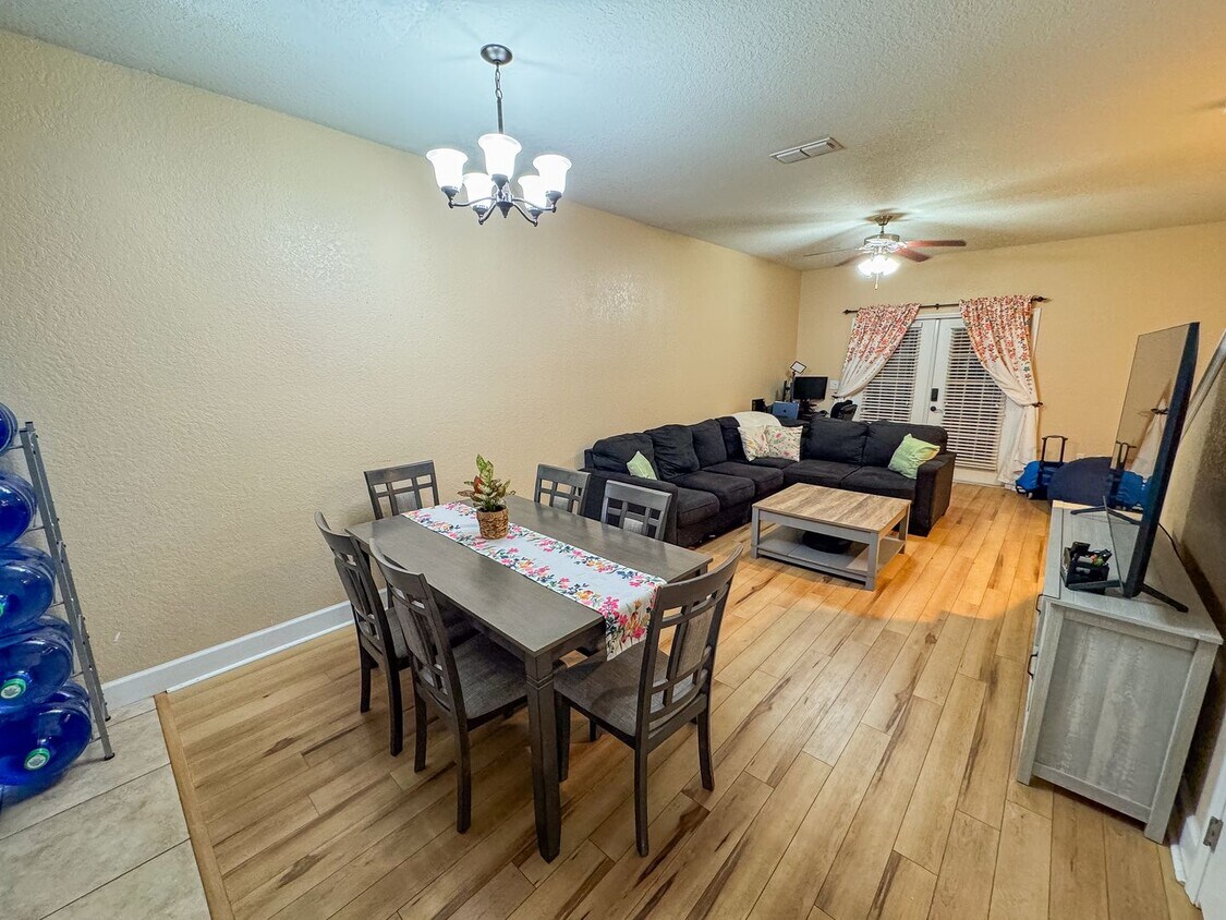 2508 SW 35th Pl, Gainesville, FL 32608 - Townhome Rentals in 
