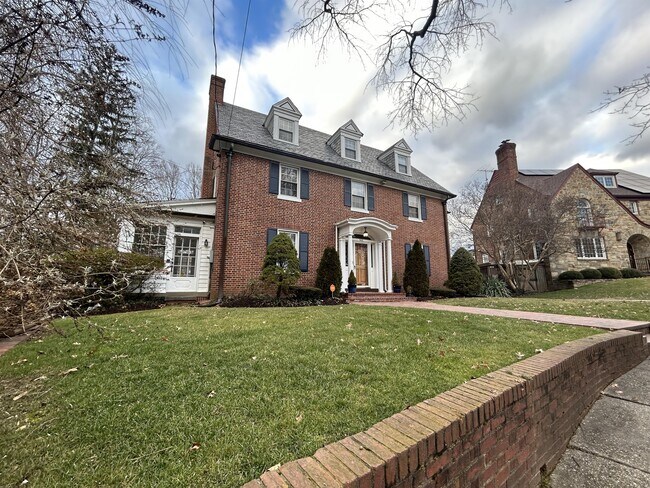 Building Photo - 1619 Jonquil St NW