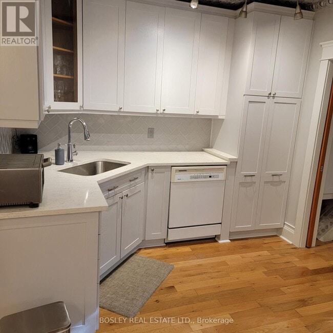 Building Photo - 77 Linnsmore Cr