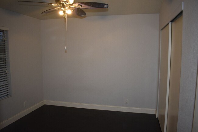 Foto del edificio - 4639 Shade Tree Way