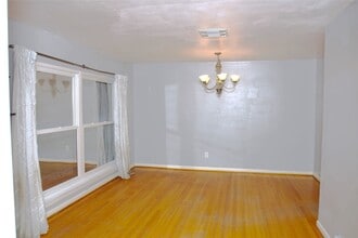 Building Photo - 107 Palm Ln