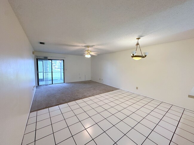 Foto del edificio - Quaint 2BR/2BA Citrus Park End Unit Condo ...