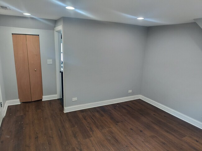 Entrada del dormitorio - 1626 S Washtenaw Ave