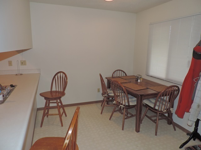 Building Photo - $995 | 2 Bedroom, 1 Bathroom Apartment | N...