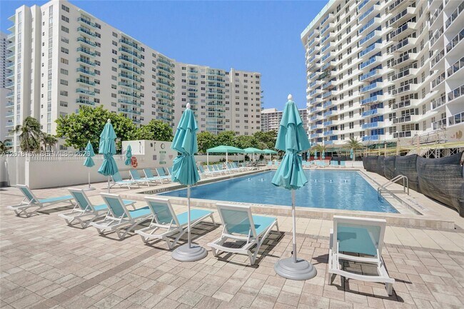 Building Photo - 3725 S Ocean Dr
