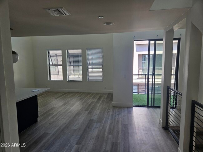 Building Photo - 214 S Roosevelt St