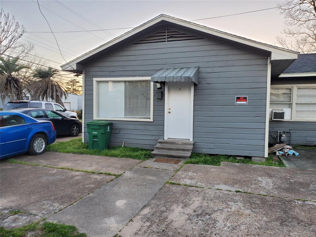 Primary Photo - 400 Delz St
