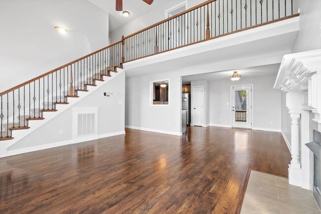 Building Photo - Pet Friendly Four Bedroom with Bonus!