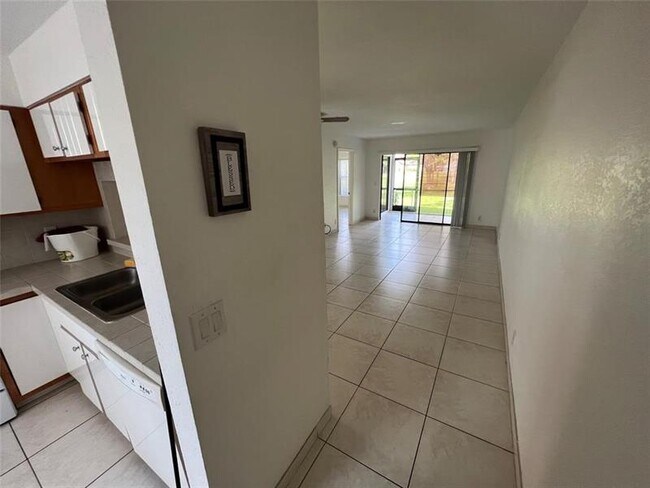 Foto del edificio - 3375 Jaywood Terrace