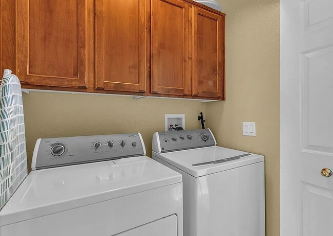 Foto del edificio - 7765 Hampton Park Ln