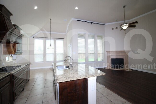 Building Photo - 709 Shrewsbury Place
