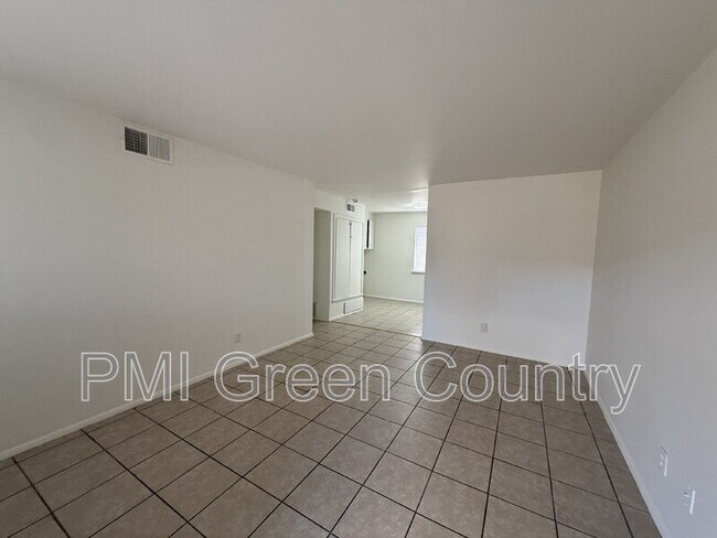 Foto del edificio - 1418 S 73rd E Ave