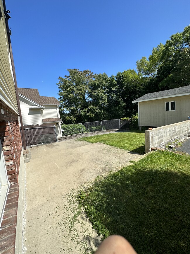 Building Photo - 12 Hilltop Ave