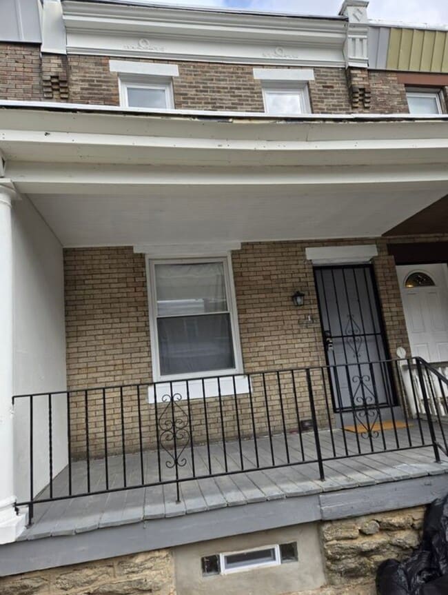 Building Photo - 6335 N Woodstock St