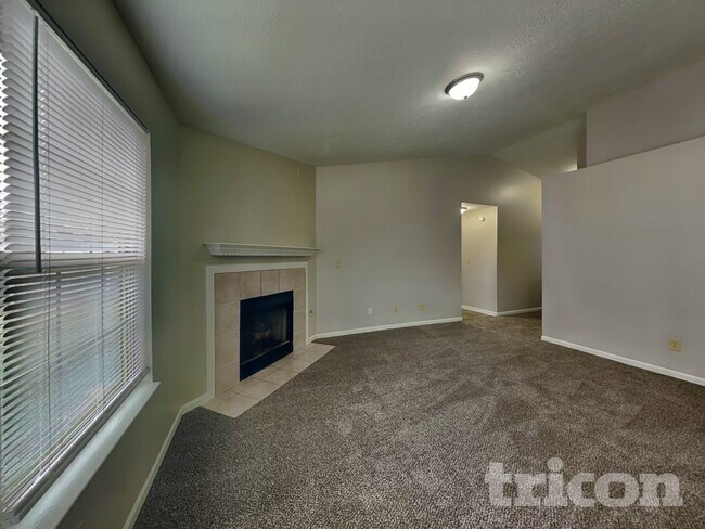 Foto del edificio - 4831 Dietzen Blvd