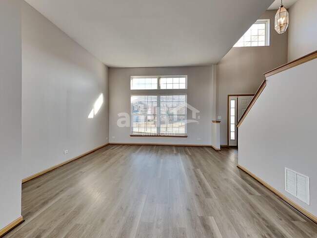 Building Photo - 2715 Adobe Dr