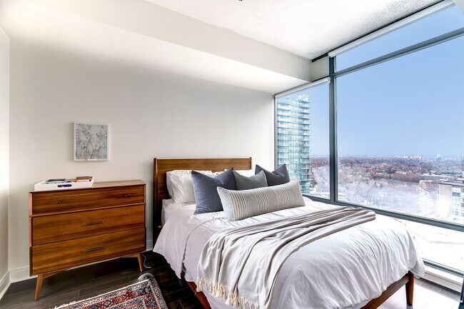 Photo du bâtiment - 18 Yorkville Ave