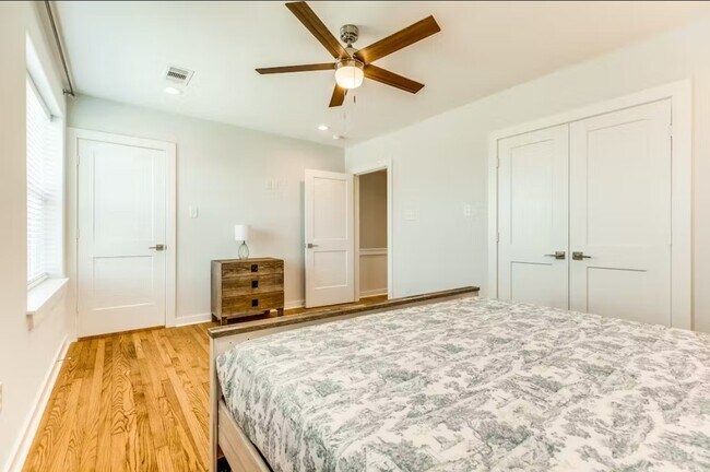 Foto del edificio - 2428 Bernardo De Galvez Ave