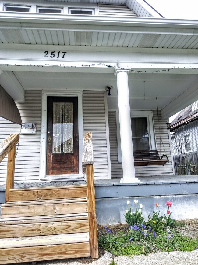 Building Photo - 2517 Jules St