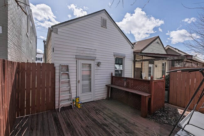 Foto del edificio - 411 W 9th St