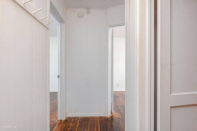 Building Photo - 2 br, 1 bath House - 1703 N Weller Ave