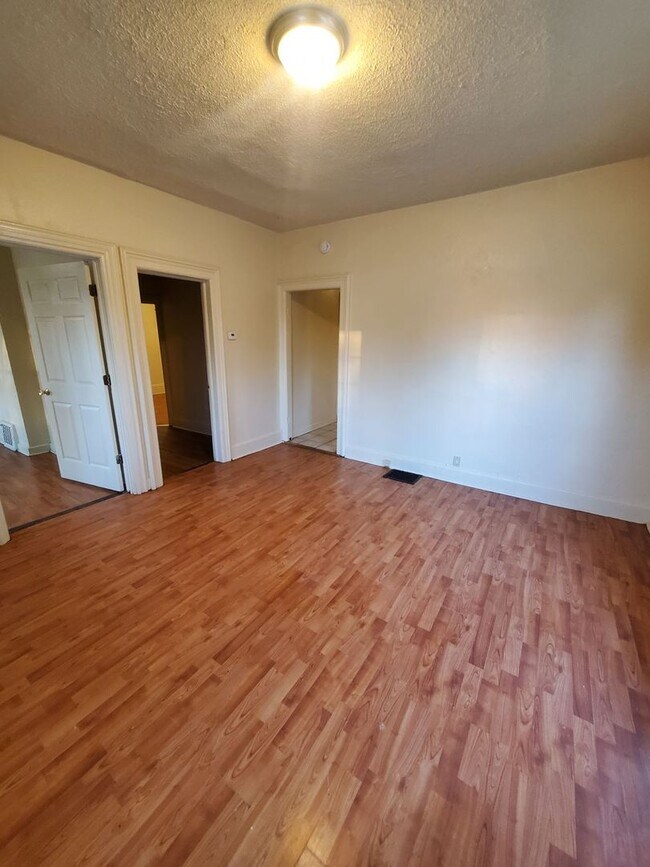 Building Photo - 821-823 Grand Ave. (Duplex)(ACE PROPERTY)