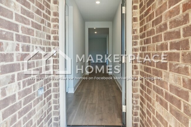 Building Photo - 2070 Hyacinth Ln