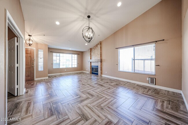 Foto del edificio - 8963 E Floriade Dr