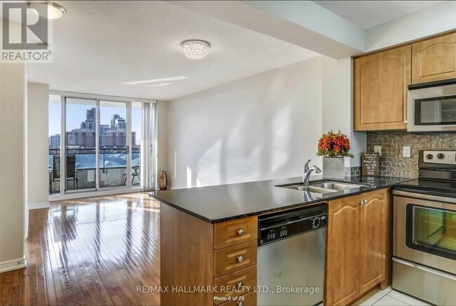 Photo du bâtiment - 310 Red Maple Rd