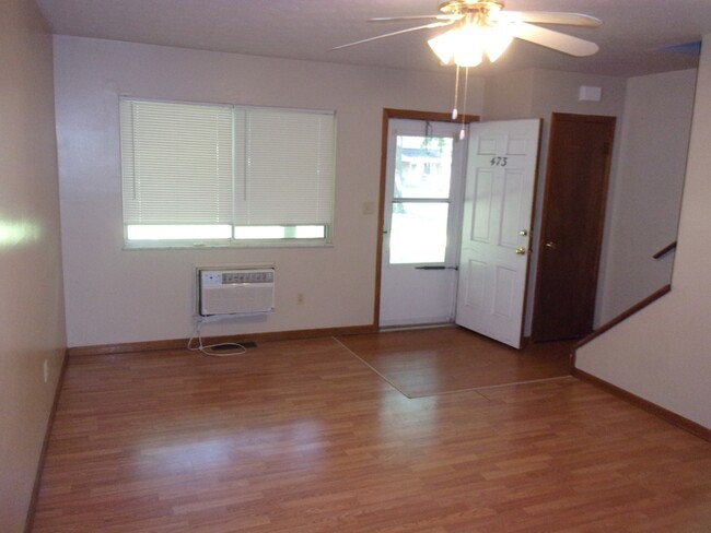 Foto del edificio - 473 Brentwood Dr