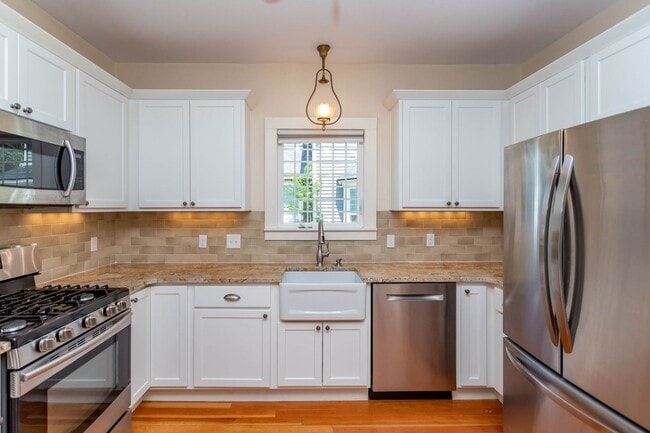 Building Photo - Stunning Home in Downtown Colorado Springs!