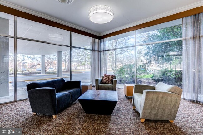 Foto del edificio - 6641 Wakefield Dr
