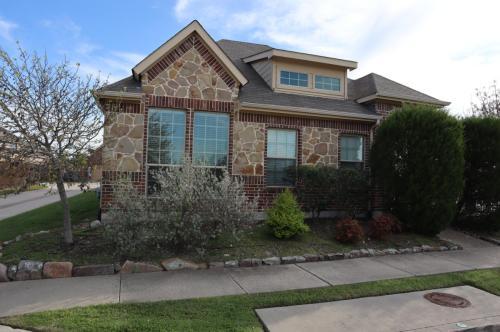 Building Photo - 1802 Sanderlain Ln