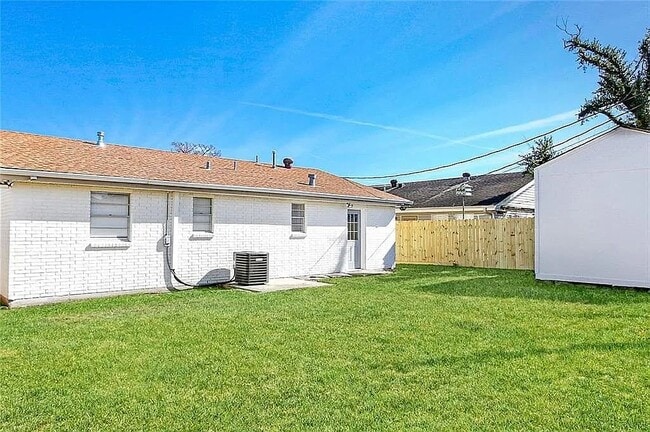 Building Photo - 1536 Redwood Dr
