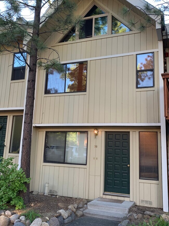 Building Photo - 989 Tahoe Blvd