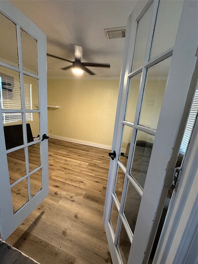 Building Photo - 10110 Glenmawr Dr