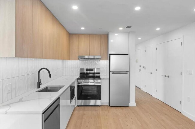 Foto del edificio - 1 bedroom in BROOKLYN NY 11216