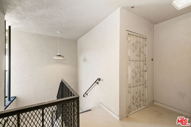 Foto del edificio - 3166 S Sepulveda Blvd