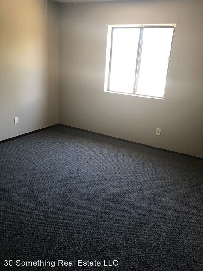 Building Photo - 2 br, 1 bath Apartment - 1220 Meadow Ln