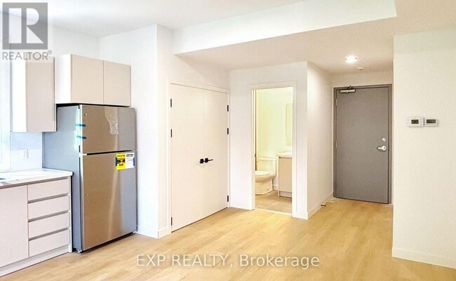 Building Photo - 135 Sweetland Ave