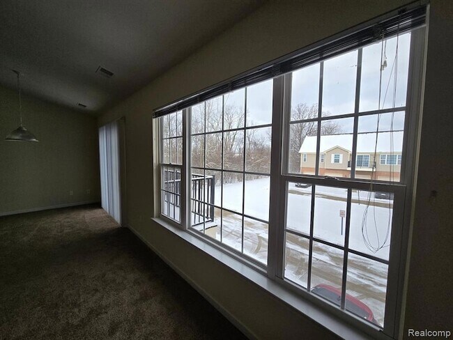 Foto del edificio - 27341 Hidden Oaks Dr