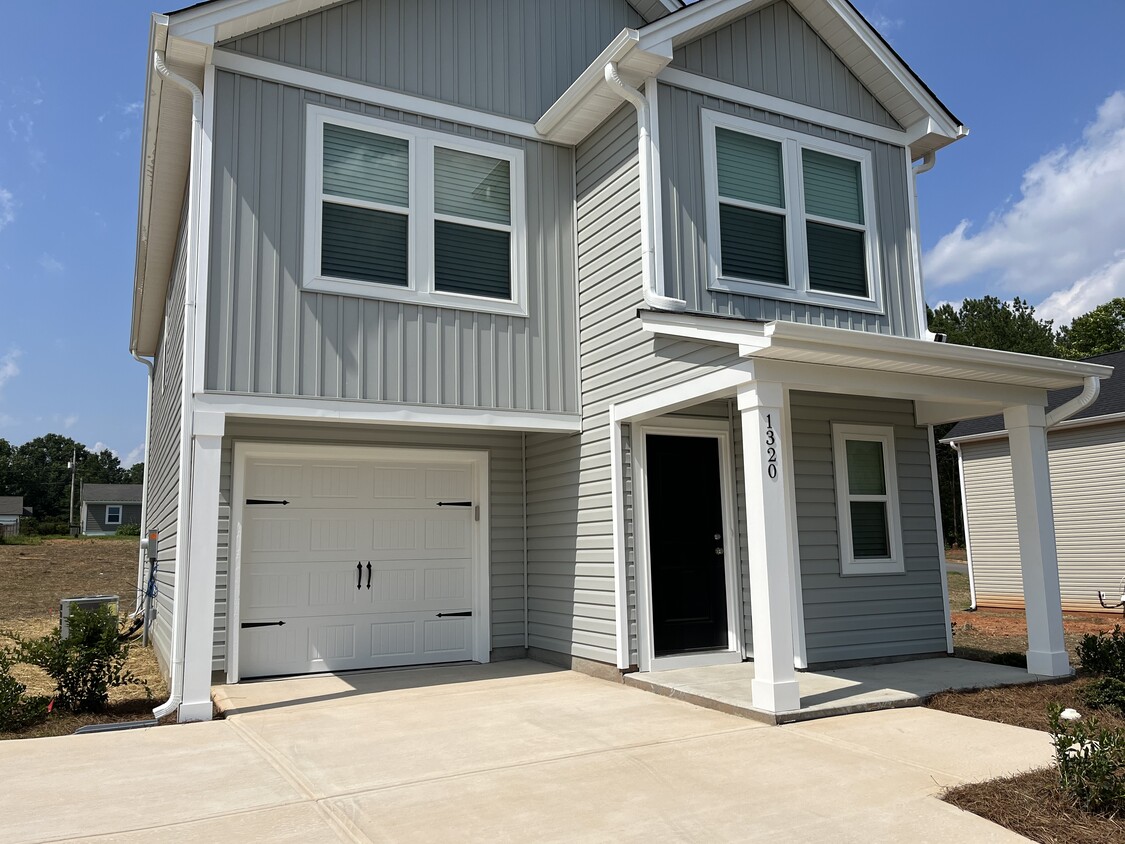 1324 Yadkin St, Statesville, NC 28677 House Rental in Statesville, NC