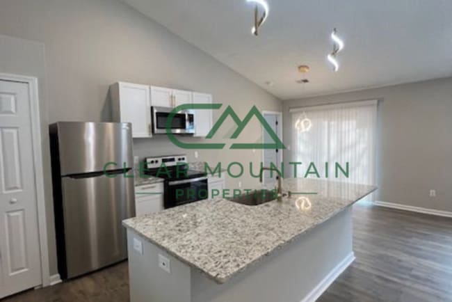 Foto del edificio - Beautifully Updated 4BR/2BA Home with Modern Finishes and Newly Built Dog Park!