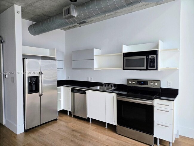 Foto del edificio - 690 SW 1st Ct