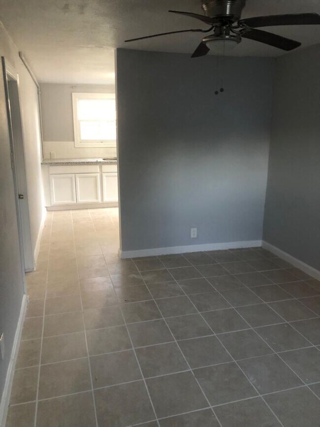 Building Photo - Your dream home awaits!