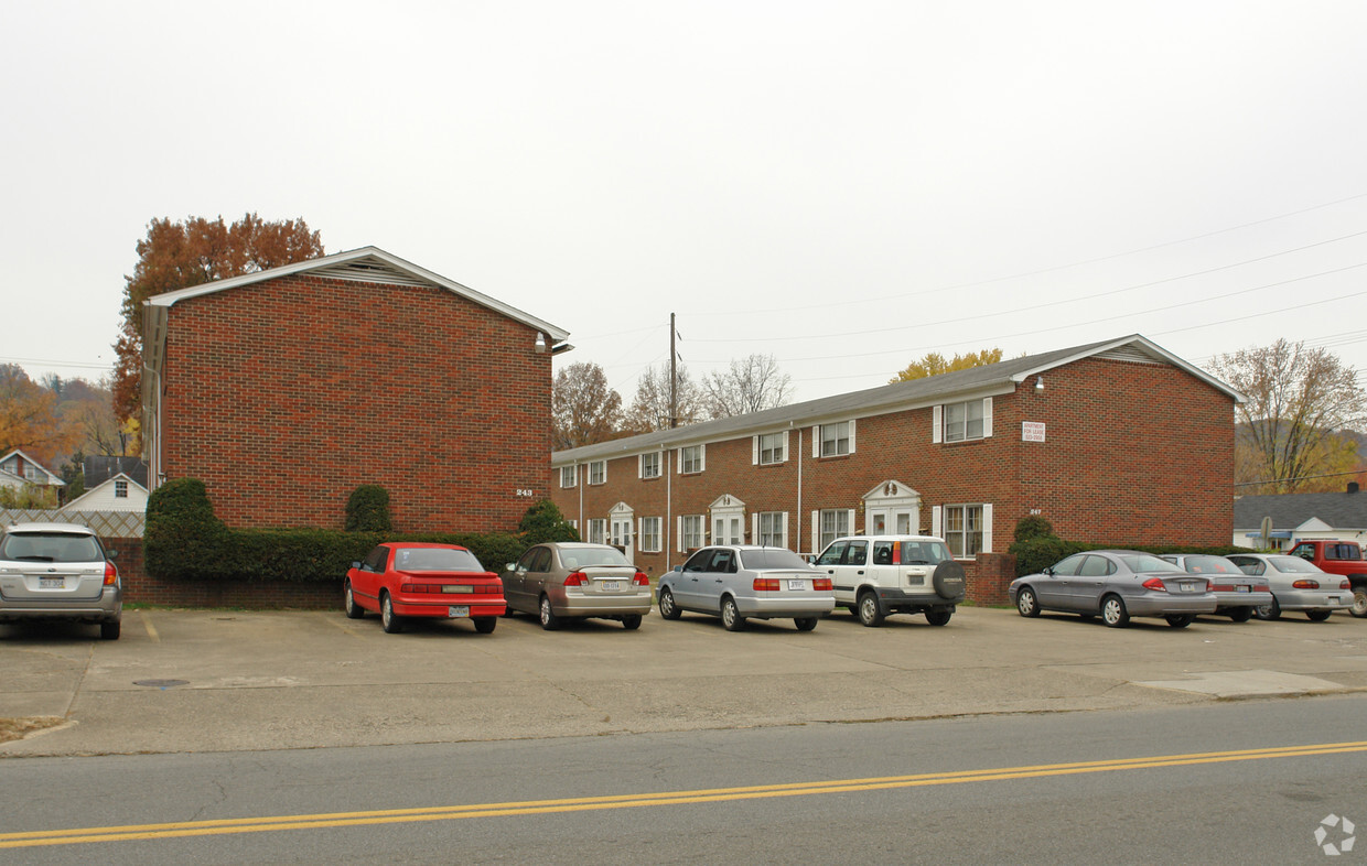 Primary Photo - 243-247 8th Ave